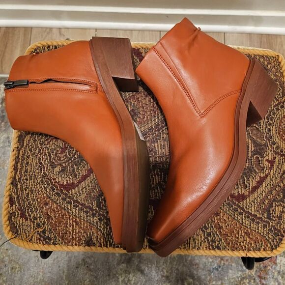 NWOT Franco Sarto Leather Tan Ankle Boots Size 8 - Picture 2 of 9